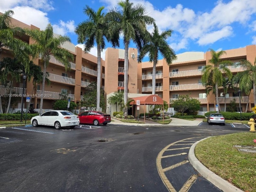 **** READY TO MOVE IN ****  FURNITURE AVAILABLE (FAIRLY NEW) - Beach Condo for sale in Tamarac, Florida on Beachhouse.com