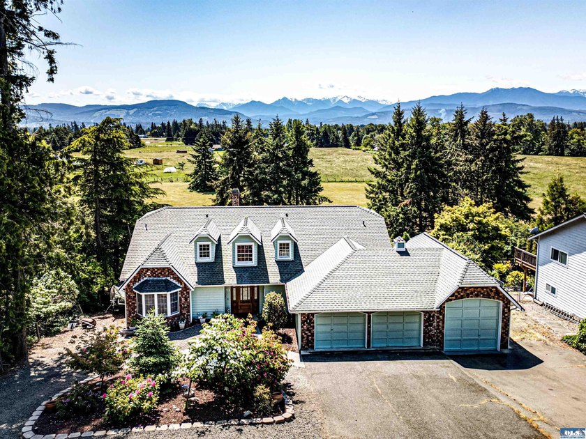 Beautifully maintained home with unobstructed mountain views - Beach Home for sale in Sequim, Washington on Beachhouse.com