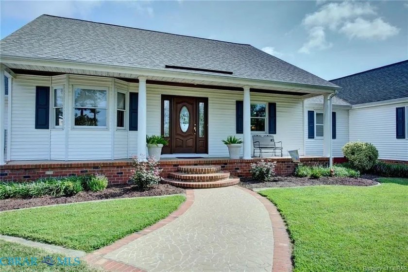 With commanding wide, open views of the Severn River, this 2,600 - Beach Home for sale in Hayes, Virginia on Beachhouse.com
