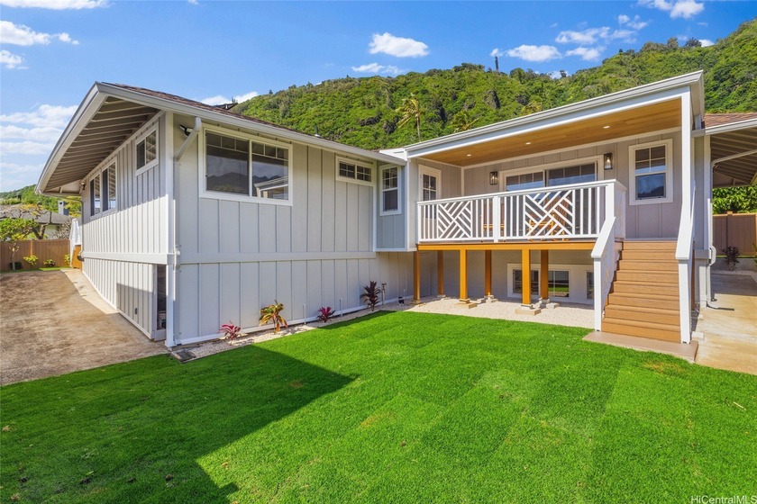 Beautifully renovated 4-bedroom residence offering 2,140 sq. ft - Beach Home for sale in Honolulu, Hawaii on Beachhouse.com