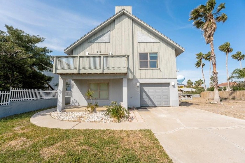 This unique 3 BR+bonus+loft home sells fully furnished (few - Beach Home for sale in South Padre Island, Texas on Beachhouse.com