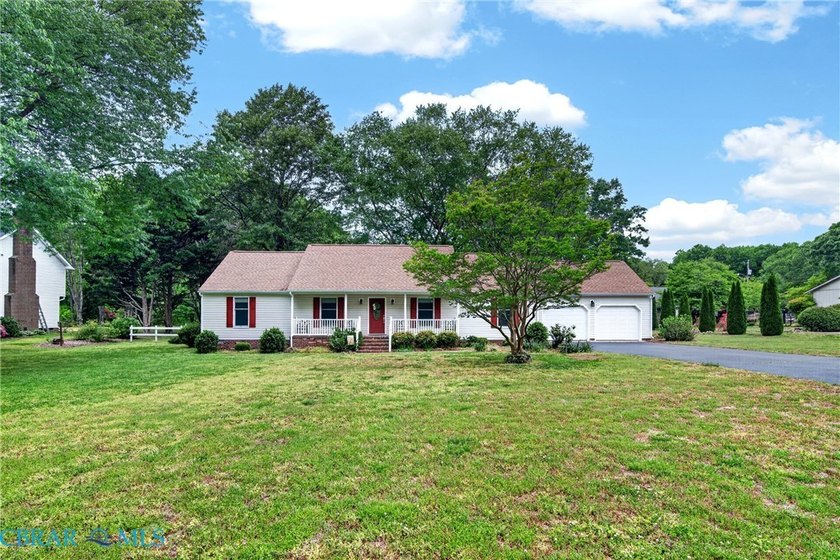 Welcome Home. This spacious ranch offers 3 bedrooms, 2 full - Beach Home for sale in Gloucester, Virginia on Beachhouse.com