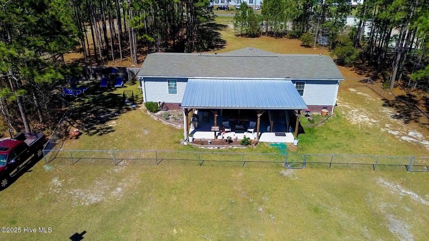 Welcome home to this spacious 3br 2ba open floorplan in The Cove - Beach Home for sale in Leland, North Carolina on Beachhouse.com