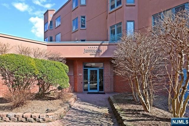 Views Views Views!!! Beautifully maintained two bedroom, 2 full - Beach Home for sale in Edgewater, New Jersey on Beachhouse.com