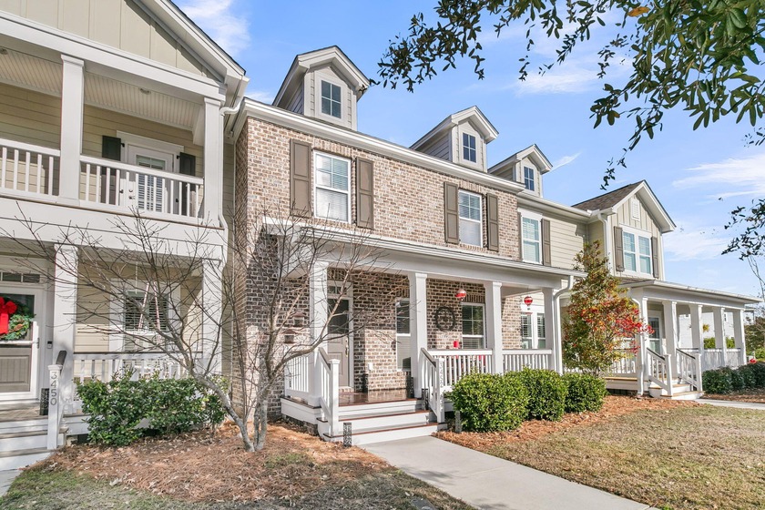 Welcome home to this beautifully maintained three-bedroom - Beach Townhome/Townhouse for sale in Mount Pleasant, South Carolina on Beachhouse.com