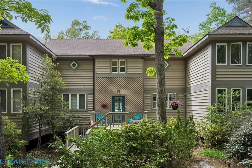 Step into this beautifully updated condo in Sturgeon Creek - Beach Condo for sale in Deltaville, Virginia on Beachhouse.com
