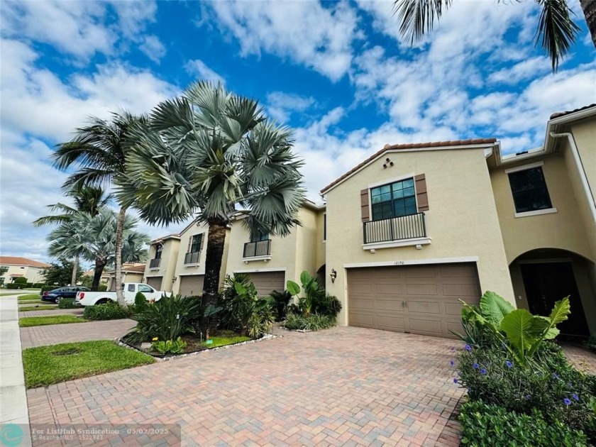 Priced to SELL! Just MOVE IN! Luxury FULLY UPGRADED 2,131SQq Ft - Beach Townhome/Townhouse for sale in Boca Raton, Florida on Beachhouse.com