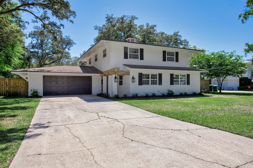 **MULTIPLE OFFERS--Highest/Best due by 8pm 4/17/26** Nestled on - Beach Home for sale in Shalimar, Florida on Beachhouse.com