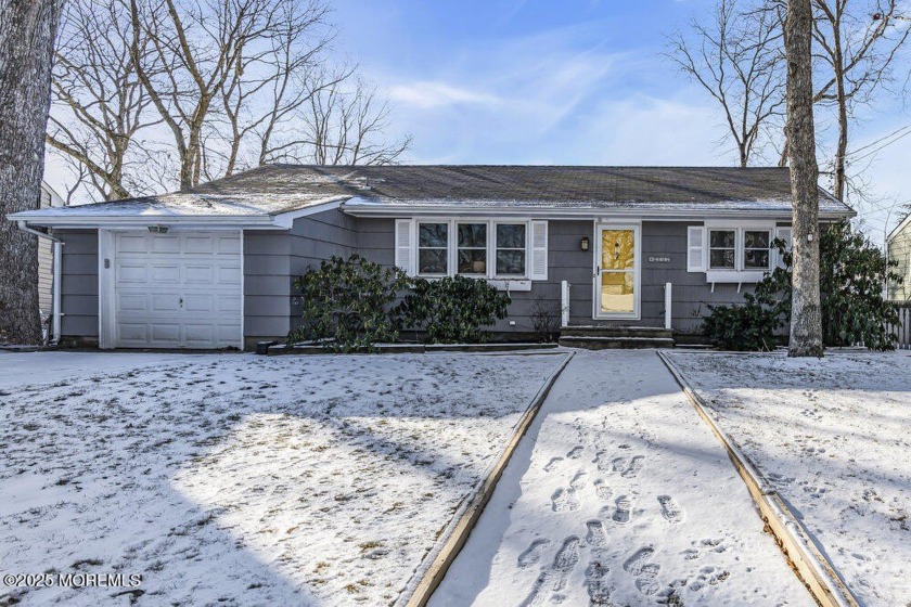 Home sweet home! This 2 bedroom ranch is situated in a lovely - Beach Home for sale in Point Pleasant, New Jersey on Beachhouse.com