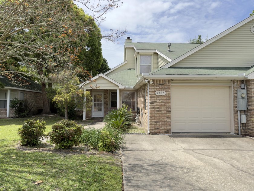 If you are looking to find a home that is affordable, just mins - Beach Townhome/Townhouse for sale in Fort Walton Beach, Florida on Beachhouse.com