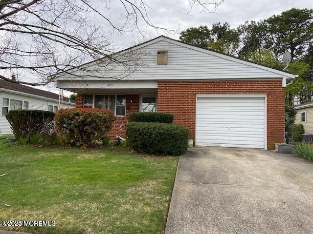 This beautiful Lakeview model home in the desirable Holiday City - Beach Home for sale in Toms River, New Jersey on Beachhouse.com