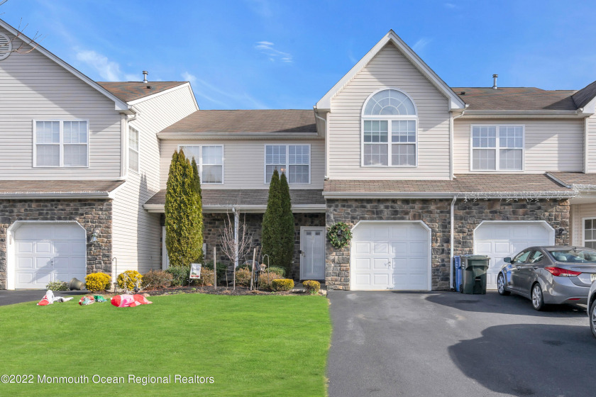 Welcome home, to this beautiful townhome in highly desirable Fox - Beach Townhome/Townhouse for sale in Tinton Falls, New Jersey on Beachhouse.com