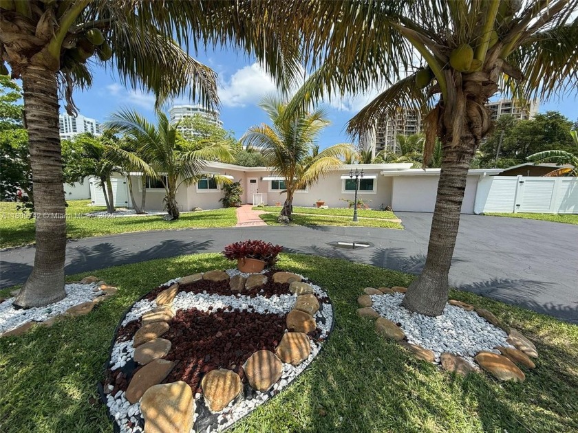 Active  producing apprx $8000 NOI per month. Owner is not - Beach Commercial for sale in Lauderdale By The Sea, Florida on Beachhouse.com