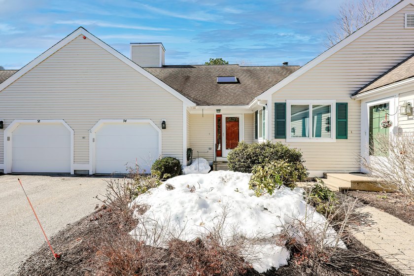 SPRING BONUS! SELLER IS OFFERING 6 MONTHS CONDO FEES PAID AT - Beach Condo for sale in Mashpee, Massachusetts on Beachhouse.com