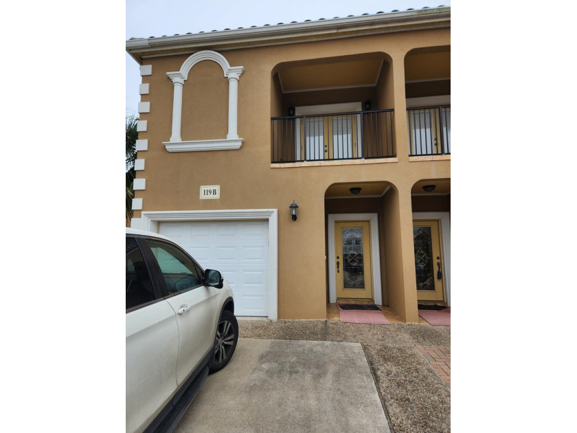 BEAUTIFUL TOWNHOME JUST 1/2 FROM THE BEACH., 3 BEDROOM, 3.5 - Beach Townhome/Townhouse for sale in South Padre Island, Texas on Beachhouse.com