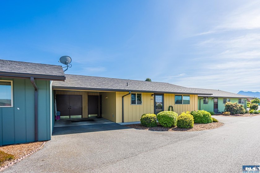 Welcome to Dominion Terrace, a well loved 55+ community in the - Beach Condo for sale in Sequim, Washington on Beachhouse.com
