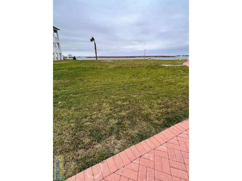 Bayfront corner lots, easy access to Ocean blvd and its clubs - Beach Lot for sale in South Padre Island, Texas on Beachhouse.com