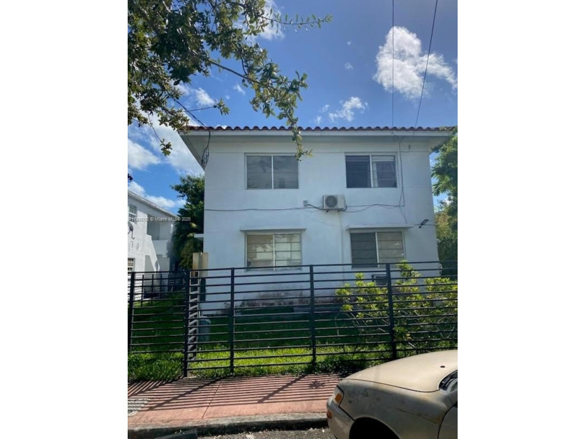 This Is a Shot Sale. Needs Lender's - Beach Townhome/Townhouse for sale in Miami Beach, Florida on Beachhouse.com