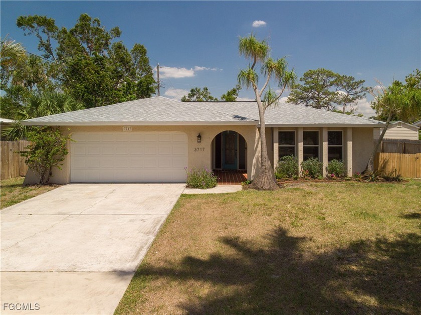 This home won't last long! Located in the desirable Palmlee Park - Beach Home for sale in Fort Myers, Florida on Beachhouse.com