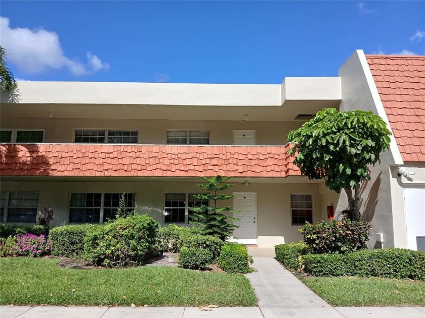 REMODELED BEAUTIFUL 1ST FLOOR CONDO! This RARE 1st Floor Golf - Beach Condo for sale in Pompano Beach, Florida on Beachhouse.com