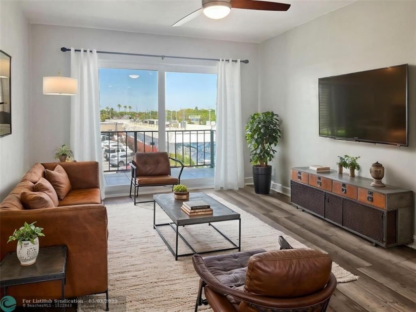 This top-floor, Waterfront gem has over 1,000 sq ft of - Beach Condo for sale in Wilton Manors, Florida on Beachhouse.com
