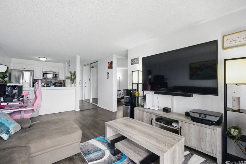 Lowest-priced 2-bedroom in the building - motivated seller and - Beach Condo for sale in Aiea, Hawaii on Beachhouse.com