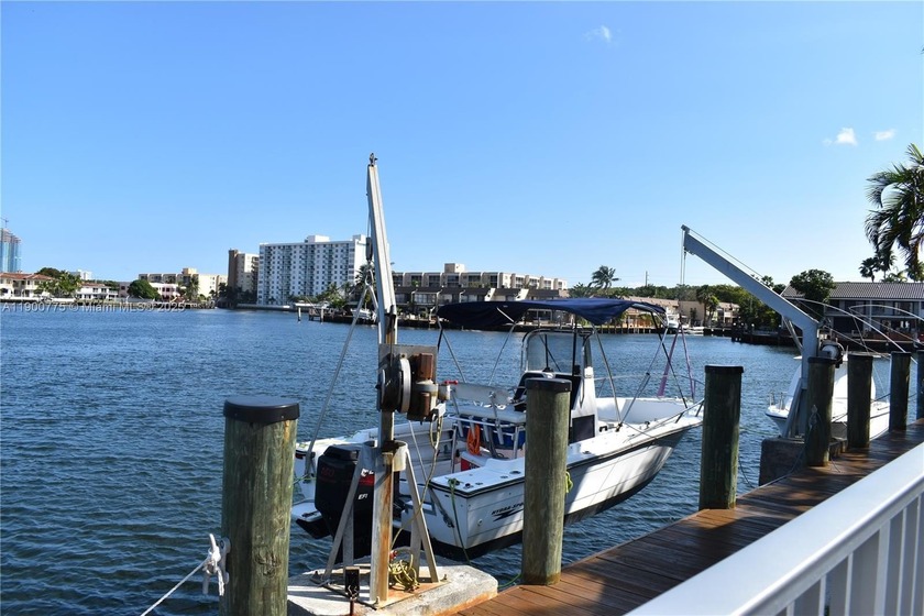 Beautiful 2 bed/2 bath located in a beautiful waterfront complex - Beach Condo for sale in North Miami Beach, Florida on Beachhouse.com