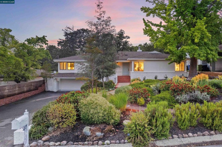 Timeless Elegance in Coveted Orinda Estates. Nestled in the - Beach Home for sale in Orinda, California on Beachhouse.com