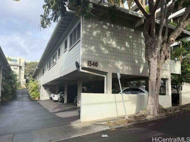 ALOHA! Come and see this charming and affordable 2-bedroom 1 - Beach Condo for sale in Honolulu, Hawaii on Beachhouse.com