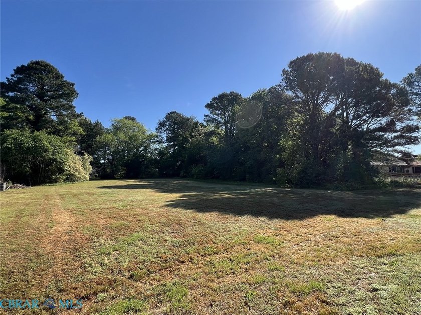 Building lot in Town. Public water/sewer available Cleared and - Beach Lot for sale in Urbanna, Virginia on Beachhouse.com