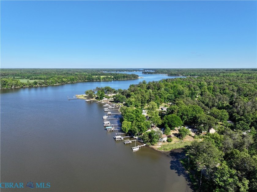 * RARE, AFFORDABLE WATERFRONT RETREAT ON THE PIANKATANK RIVER! * - Beach Home for sale in Gloucester, Virginia on Beachhouse.com