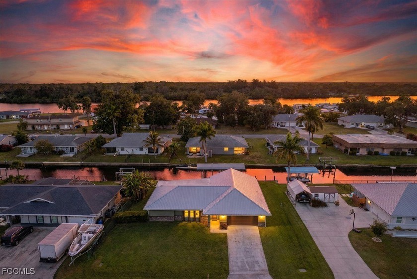Boater's Paradise. This remodeled and move in ready waterfront - Beach Home for sale in Fort Myers, Florida on Beachhouse.com