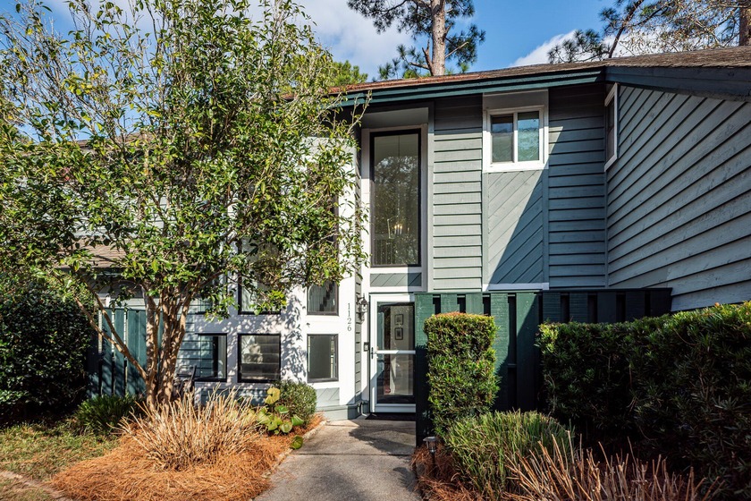 Relax and unwind in this turnkey, freshly painted townhome, an - Beach Condo for sale in Mount Pleasant, South Carolina on Beachhouse.com