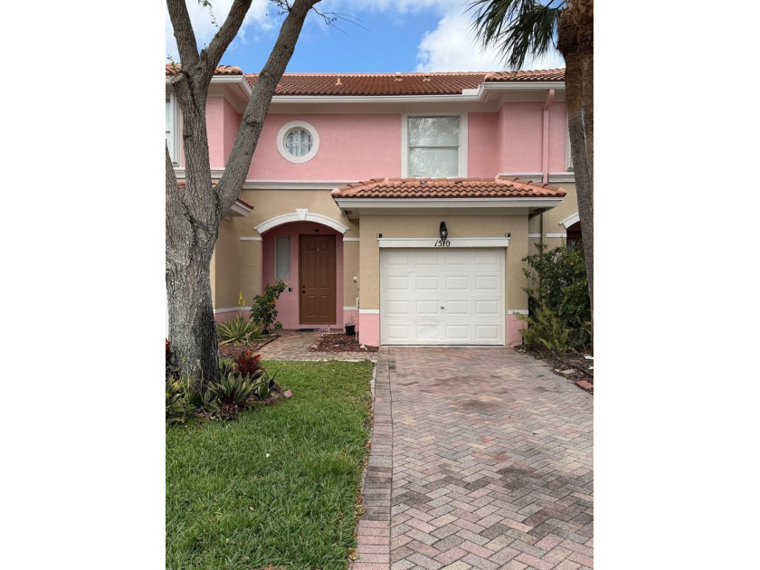 Excellent location with plenty of shops and restaurants nearby - Beach Townhome/Townhouse for sale in Greenacres, Florida on Beachhouse.com