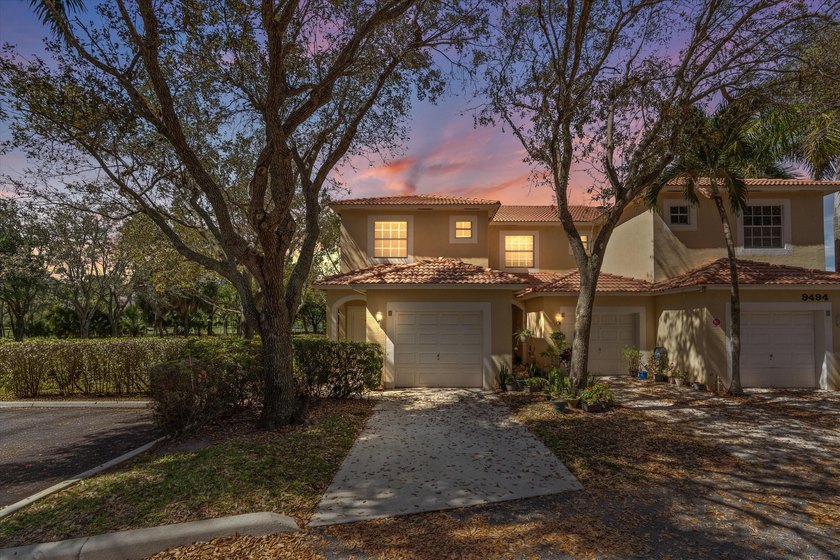 This bright end-unit townhome blends nature, privacy, and - Beach Townhome/Townhouse for sale in Boynton Beach, Florida on Beachhouse.com