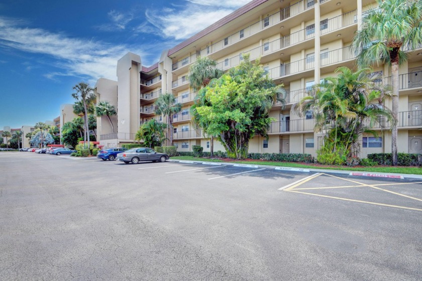 Cute, clean unit on 1st floor. Pay as you play golf, and tennis - Beach Condo for sale in Lake Worth, Florida on Beachhouse.com