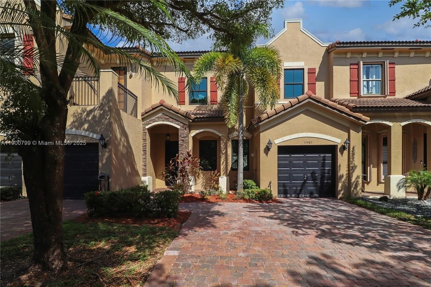 Prepare to be impressed by this spacious and beautiful - Beach Townhome/Townhouse for sale in Homestead, Florida on Beachhouse.com