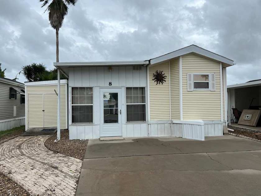 This park model has a lot to offer, including a large Texas room - Beach Home for sale in Brownsville, Texas on Beachhouse.com