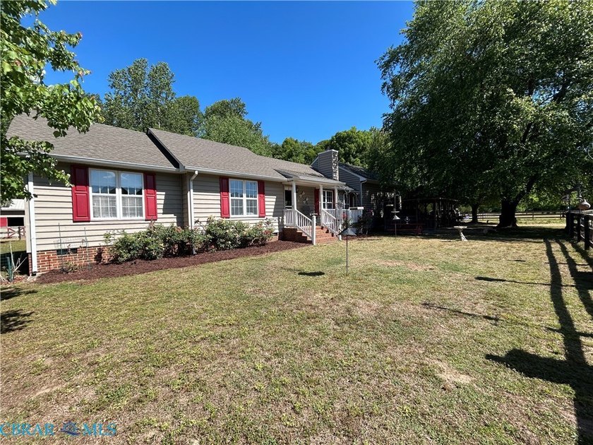 Adorable well-maintained ranch-style home offering 1,460 sqft of - Beach Home for sale in Hartfield, Virginia on Beachhouse.com