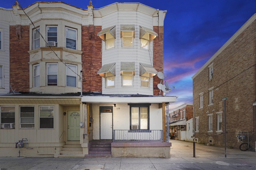 Triplex just under two blocks from the beach! Each unit has its - Beach Home for sale in Atlantic City, New Jersey on Beachhouse.com