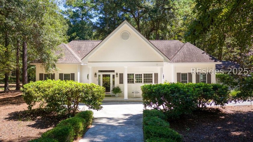 This furnished, well-maintained 3BR/2BA, 1,978 sq ft home offers - Beach Home for sale in Daufuskie Island, South Carolina on Beachhouse.com