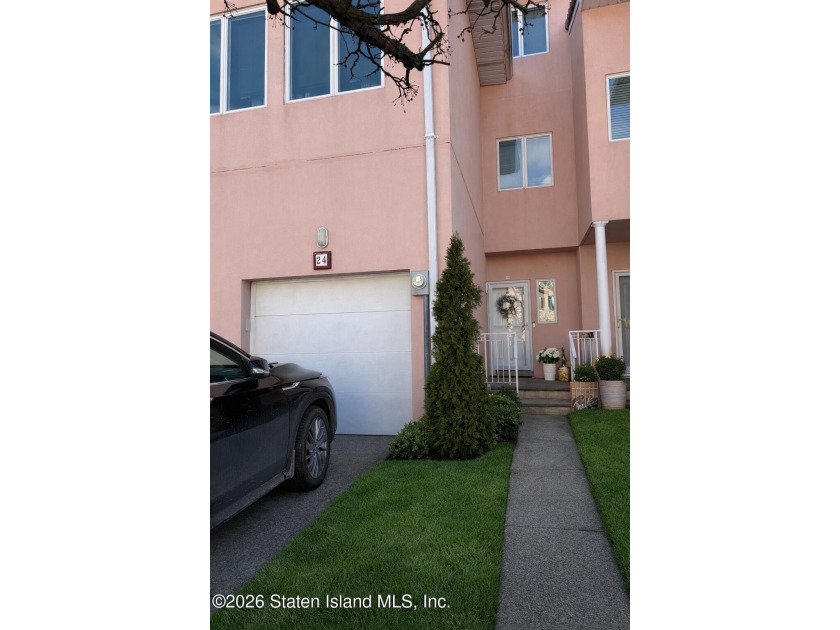 Sophisticated 2-bedroom + loft townhouse condo offering over 1 - Beach Condo for sale in Staten Island, New York on Beachhouse.com