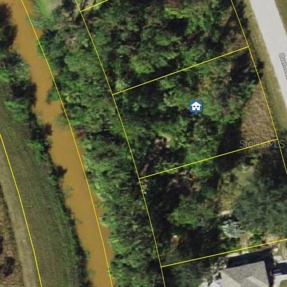 This stunning lot on the Twin Lakes Waterway offers the perfect - Beach Lot for sale in North Port, Florida on Beachhouse.com