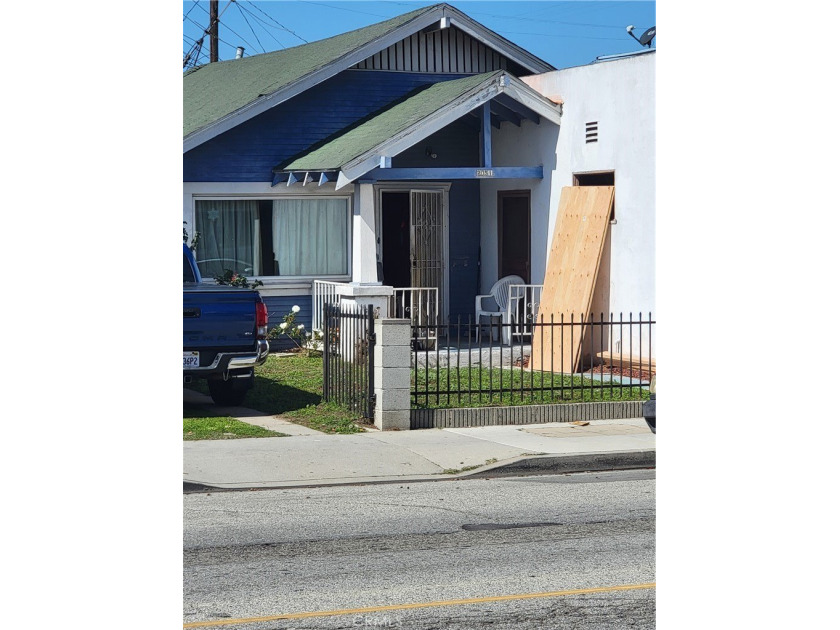 ***FIXER FIXER FIXER***Commercial residential mixed use zone 3 - Beach Home for sale in Long Beach, California on Beachhouse.com