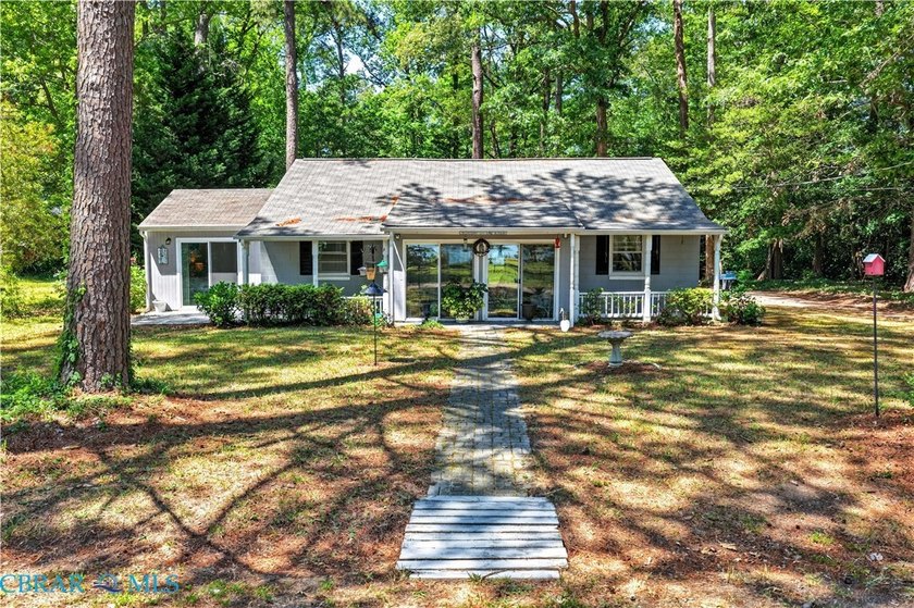 Welcome to easy waterfront living in the desirable Kilmer's - Beach Home for sale in Urbanna, Virginia on Beachhouse.com