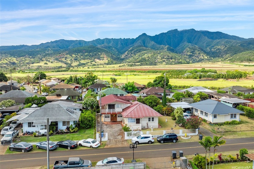 Embrace country living in this large home and lot in the - Beach Home for sale in Waialua, Hawaii on Beachhouse.com