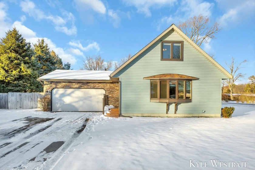 Welcome to 14207 Sunview! This three bed two bath home has been - Beach Home for sale in Holland, Michigan on Beachhouse.com