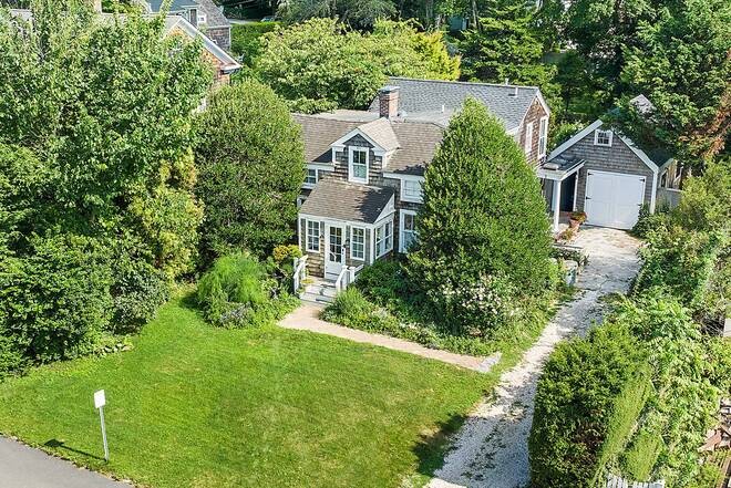Located in the heart of Southampton Village, just a few blocks - Beach Home for sale in Southampton, New York on Beachhouse.com