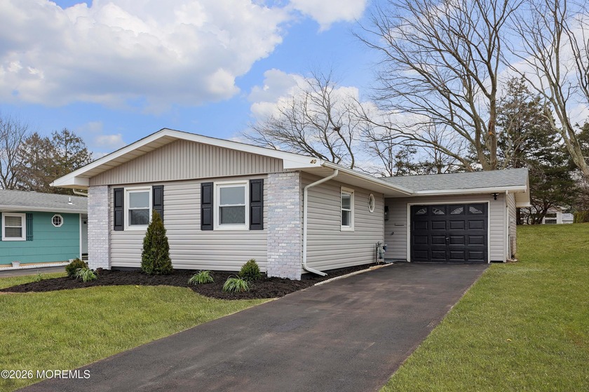 Come see 40 Patmore!!! Nestled in desirable Greenbriar 1, this - Beach Home for sale in Brick, New Jersey on Beachhouse.com