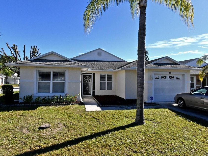Welcome to Spanish Lakes Fairways! This elegant and tidy home - Beach Home for sale in Fort Pierce, Florida on Beachhouse.com